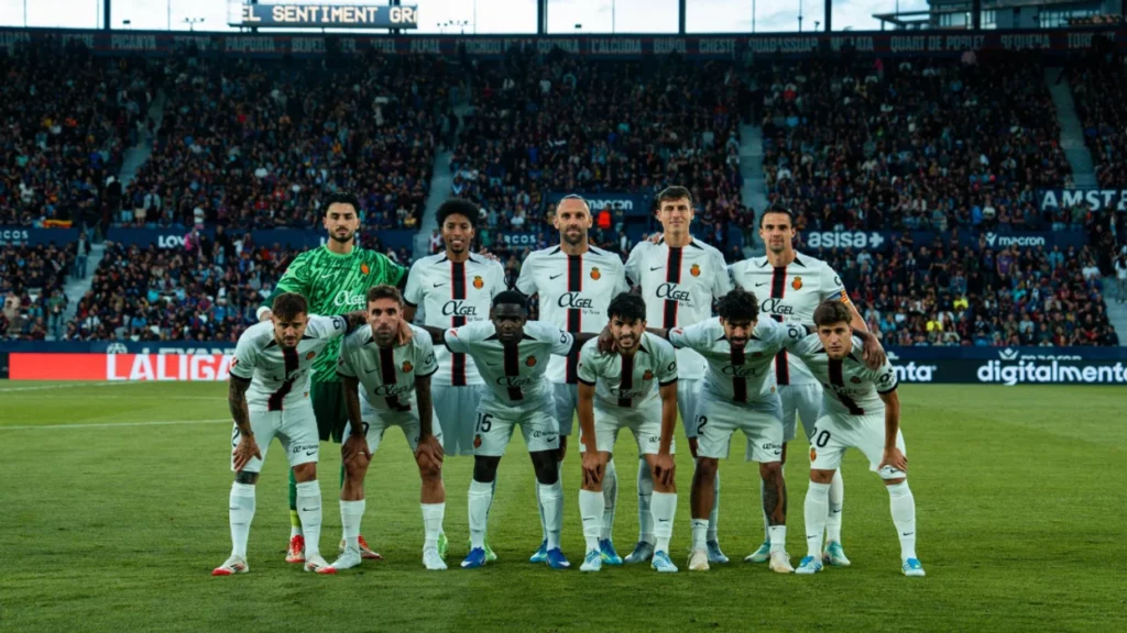 Mallorca praktikisht bie nga La Liga pas humbjes 0-2 ndaj Levantes dhe përballjes së futbollistëve me tifozët.