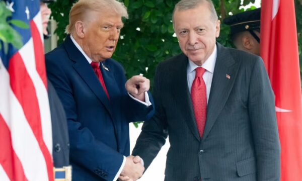 Trumpi zbulon si ndali Turqinë të hynte në luftën e Iranit