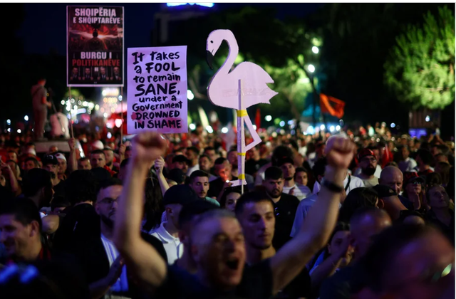 Protestat në Shqipëri: Kur zemërimi qytetar përzihet me retorikën antisemite