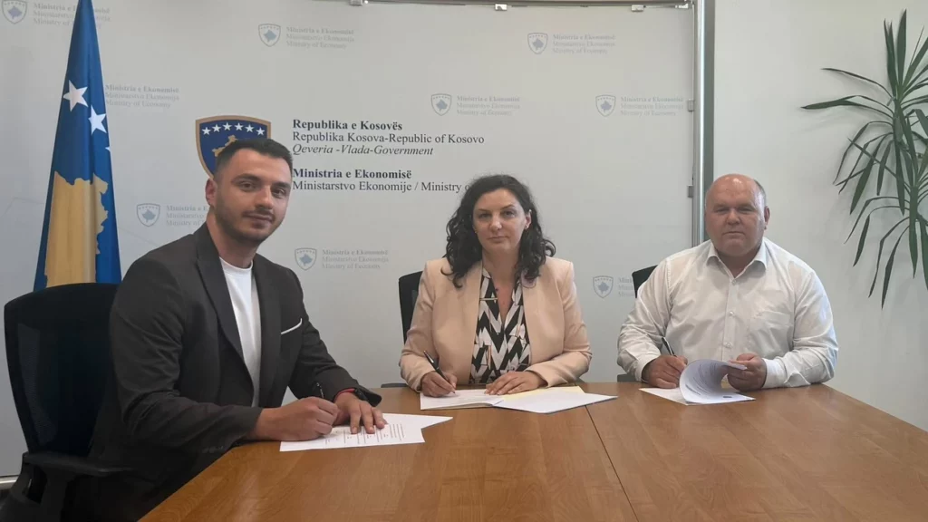 Ministria e Ekonomisë ka ndarë 1.22 milion euro, ndërsa KRU "Prishtina" do të kontribuojë me mbi 1 milion euro për investimin në ujësjellësin e Podujevës dhe fshatrave përreth.