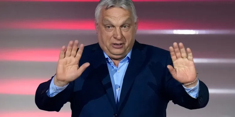 Presidenti hungarez Tamas Sulyok nënshkroi ndryshimin kushtetues që kufizon mandatin e kryeministrit në tetë vjet, duke e bërë të pamundur rikthimin e Viktor Orban në këtë post.
