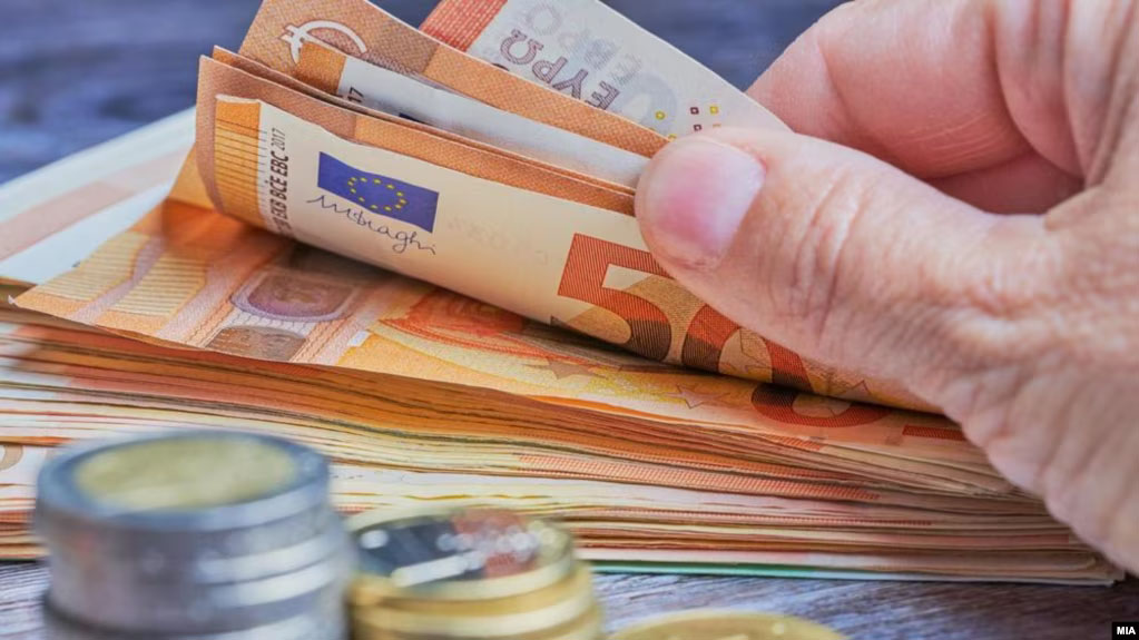 AKK kundërshton përgjysmimin e Grantit të Performancës: Çfarë po ndodh me financimin e komunave?