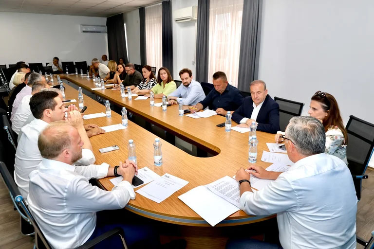 PDK përgatitet për zgjedhje të brendshme dhe pret vendim lirues për ish-krerët e UÇK-së