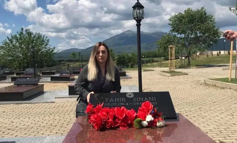 Reagimi i fortë i vajzës së Tahir Sinanit ndaj Taulant Ballës për listën e mercenarëve të UÇK-së