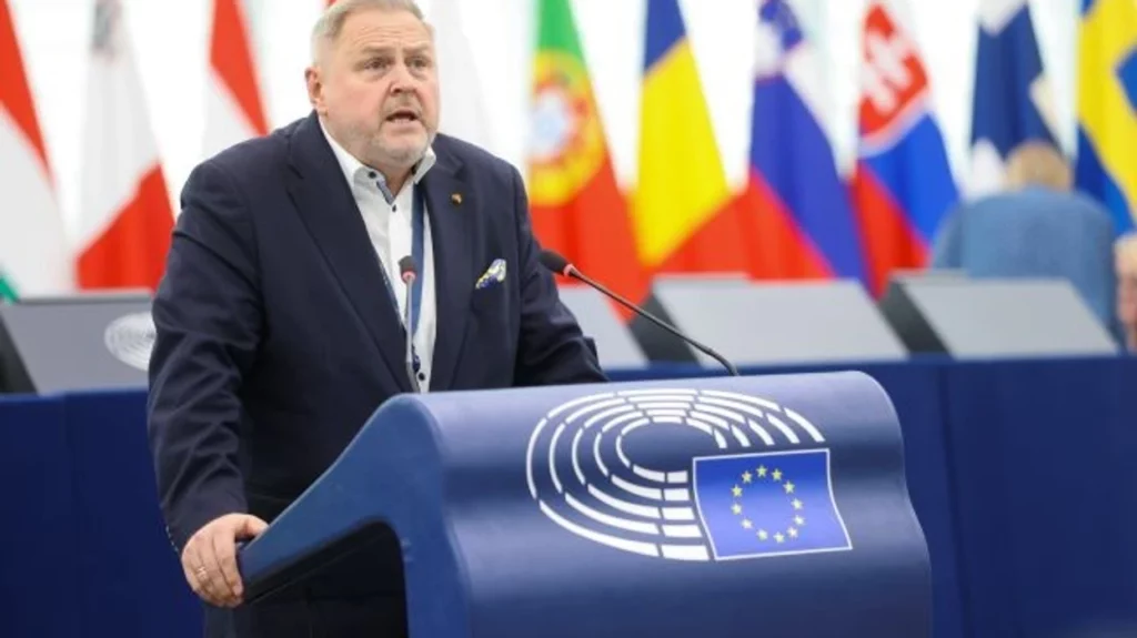 Riho Terras kërkon dhënien e statusit të vendit kandidat në BE për Kosovën si hap kyç për sigurinë dhe stabilitetin në Evropë.