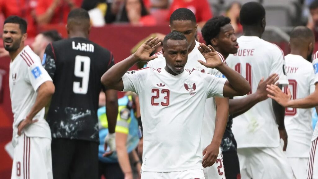 Assim Madibo i Katarit është pezulluar për pesë ndeshje nga FIFA për faullin ndaj Ismael Kone.