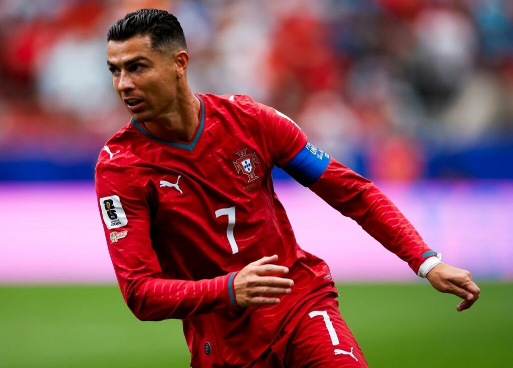Dedikimi prekës i Ronaldos për fëmijët në këpucët e tij gjatë ndeshjeve
