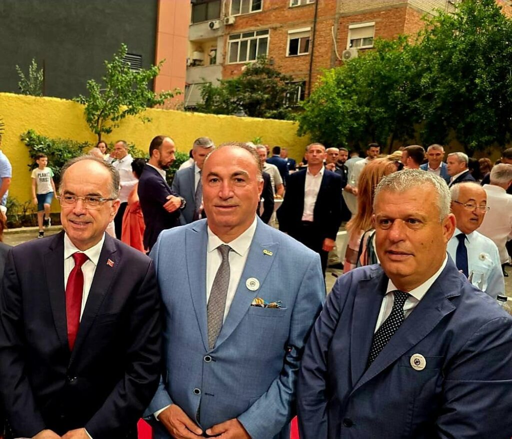 Takimi i rëndësishëm mes AKB-së dhe presidentit Begaj për bashkëpunimin ekonomik