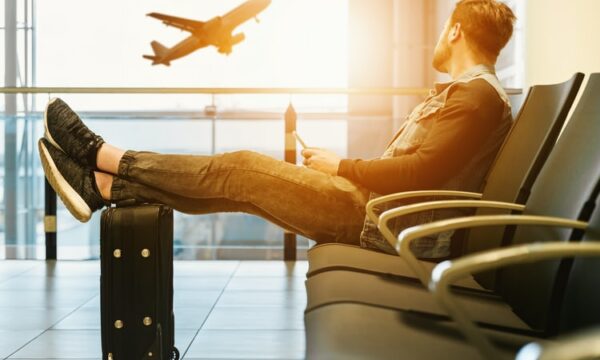 Çmimet e biletave të avionit në Zvicër rriten ndjeshëm, udhëtimet bëhen më të shtrenjta
