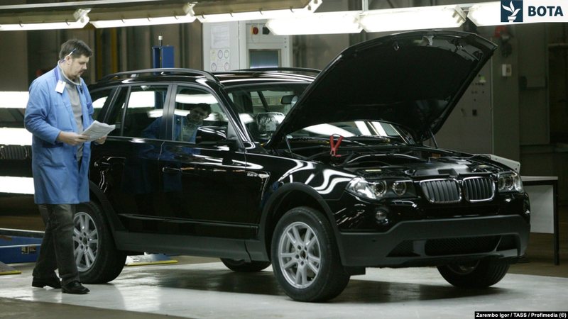 BMW të paautorizuara në Rusi: Fabrika që vazhdon prodhimin pas tërheqjes së kompanisë