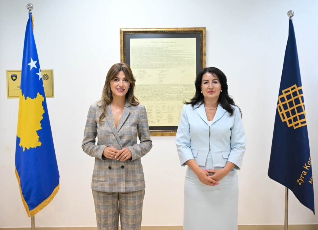 Presidentja Haxhiu viziton Zyrën Kombëtare të Auditimit dhe diskuton për forcimin e pavarësisë institucionale