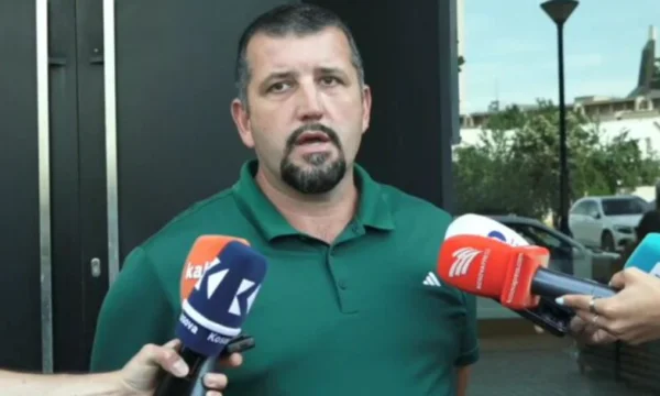 “Vita” rifillon grumbullimin e qumështit të freskët nga sonte pas marrëveshjes së përkohshme me fermerët dhe Ministrinë e Bujqësisë.