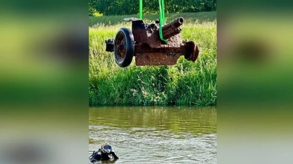 Një top sovjetik i Luftës së Dytë Botërore gjendet në lumin Neisse në Gjermani