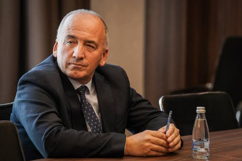 FSK-ja ndërhyn në zjarret e deponisë së Sferkës, tension mes banorëve dhe komunës