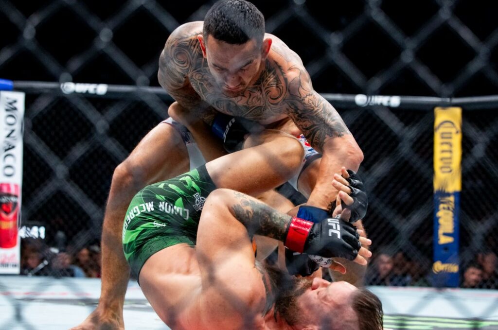 Max Holloway fitoi me nokaut teknik ndaj Conor McGregor në vetëm 70 sekonda në UFC 329.