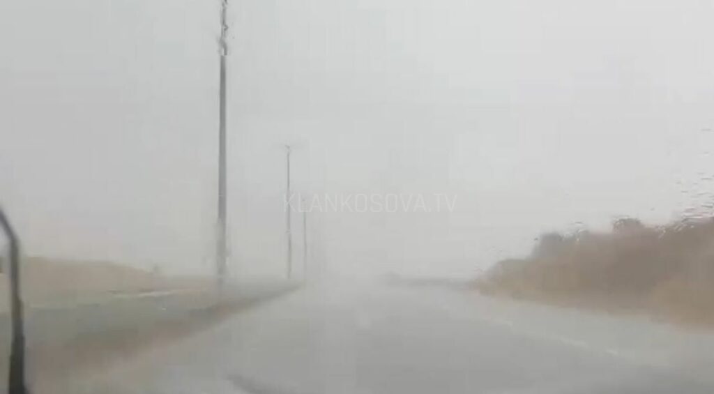 Moti ndryshon rrënjësisht, reshje të dendura dhe mjegull në autostradën Shkup-Ferizaj