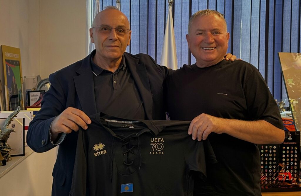 Agim Ademi priti në takim Enver Nuredinin, anëtarin themelues të Kryesisë së parë të FFK-së nga Anglia.
