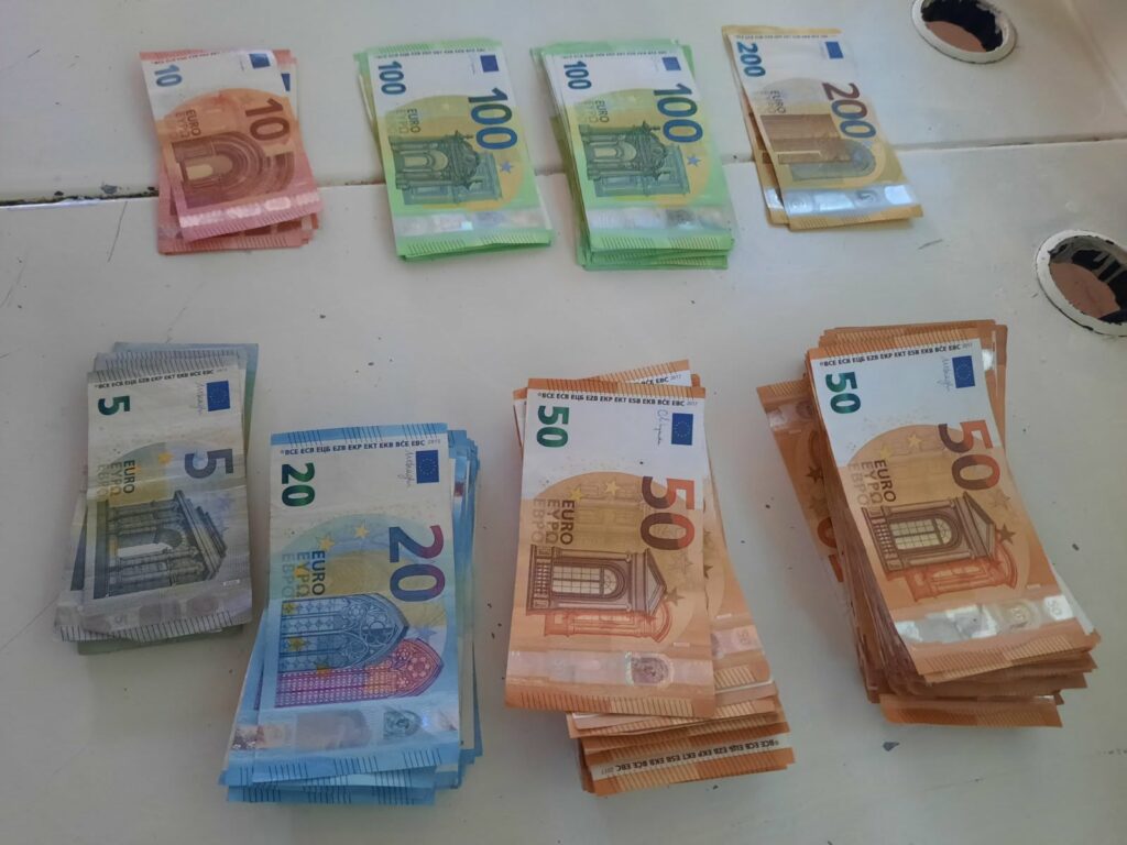 Dogana ndalon 13 mijë euro të padeklaruara në pikën kufitare të Bërnjakut