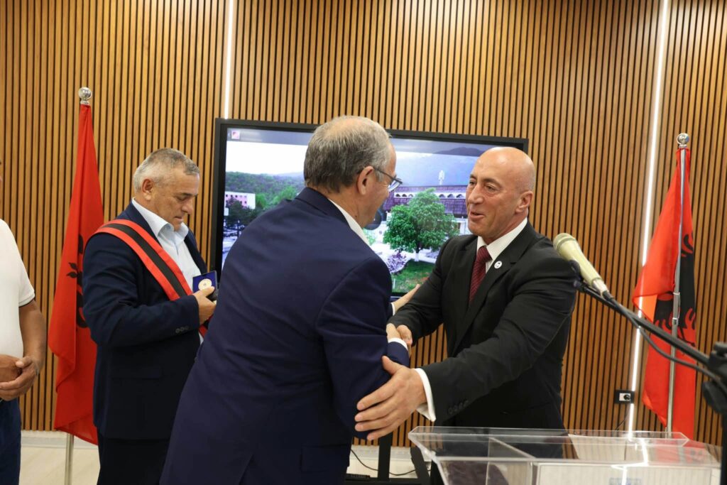 Haradinaj nderon patriotët shqiptarë për kontributin në çlirimin e Kosovës
