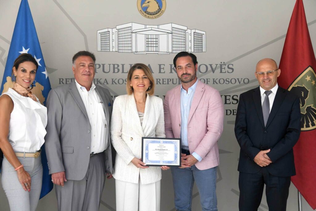 Delegacioni amerikan përbëhet nga Dustin Edward Plantholt, Fadi Elsalameen, William McClure dhe Doru Borșan.
