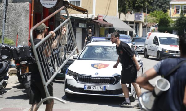 Katër protestues rrezikojnë masën e sigurisë pas tensioneve para Kuvendit