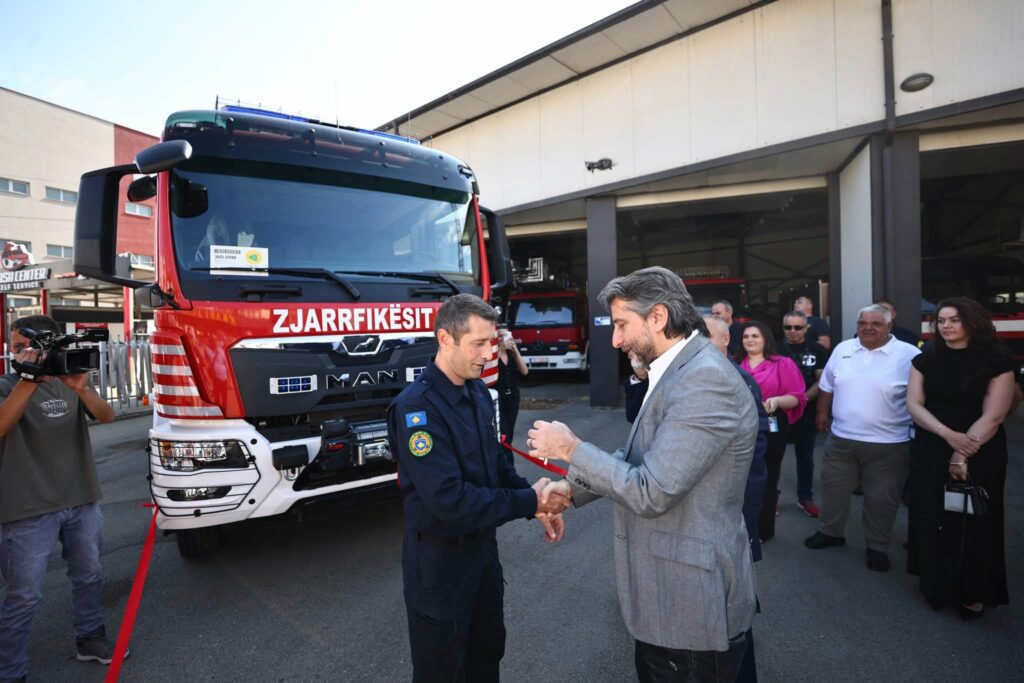 Komuna e Prishtinës ka prezantuar një kamion të ri sulmues për Brigadën Profesionale të Zjarrfikësve me vlerë 333 mijë euro.