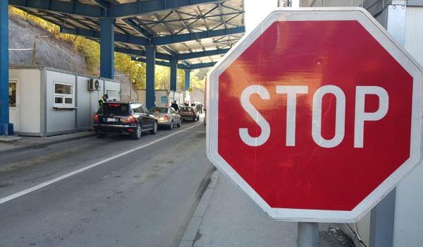 Dy shtetas serbë janë arrestuar në Jarinjë me sekuestrim të shtatë telefonave mobilë dhe pajisjeve të tjera për falsifikim kartelash bankare.