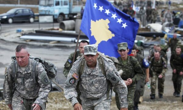 NATO ka nisur përshtatjen e pozicionimit dhe pranisë së misionit paqeruajtës KFOR në Kosovë pas përmirësimit të situatës së sigurisë.