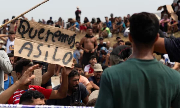 Protesta e emigrantëve në Ceuta: kërkesa për azil dhe refuzimi i kthimit në Marok