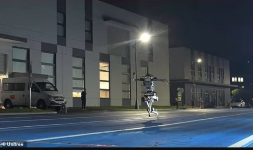 Roboti humanoid “Superman” demonstron kërcim vertikal prej dy metrash, duke sfiduar rekordin njerëzor prej 1.7 metrash.