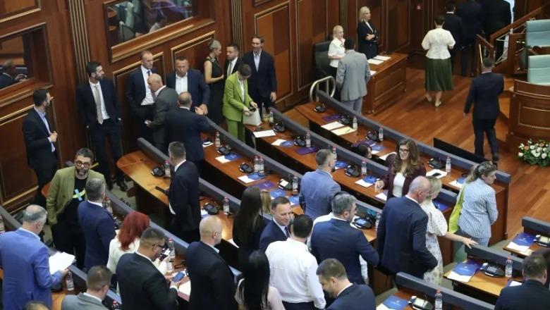 Deputetët e PDK-së rikthehen në Kuvend për një seancë të rëndësishme