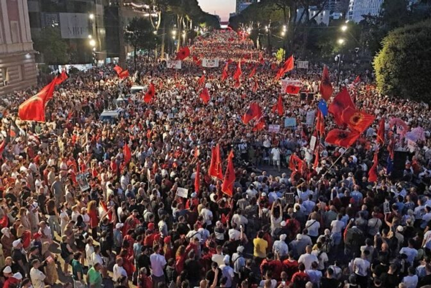 Protesta e 65-të në Shqipëri kërkon dorëheqjen e Ramës dhe ndryshimin e klasës politike