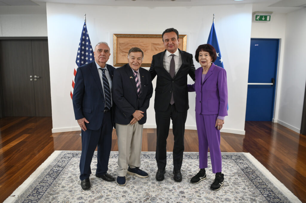Joe dhe Shirley DioGuardi janë bërë zyrtarisht shtetas të Republikës së Kosovës.