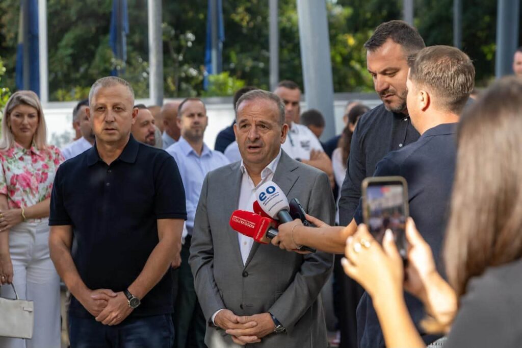 PDK-së i janë bashkuar asamblistë dhe aktivistë nga komuna e Kaçanikut në protestën para Qeverisë.