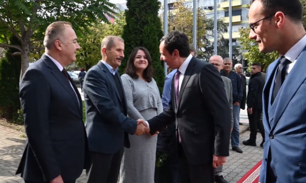 Liderët e Kosovës pengojnë formimin e institucioneve për shkak të inatit dhe lakmisë