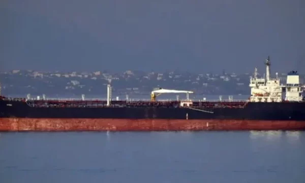 Shqipëria ndalon më 28 gusht hyrjen e tankerit “Hanuman” të dyshuar pjesë e “flotës hije” ruse që transportonte naftë në shkelje të embargos së G7 dhe BE-së.
