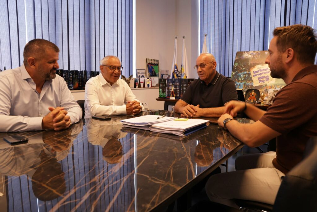 Takimi i veçantë në FFK: Felix Magath viziton Agim Ademin dhe Kampin Nacional