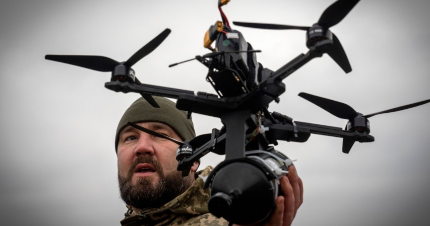 Dronët me fibra optike po revolucionarizojnë luftën në Ukrainë