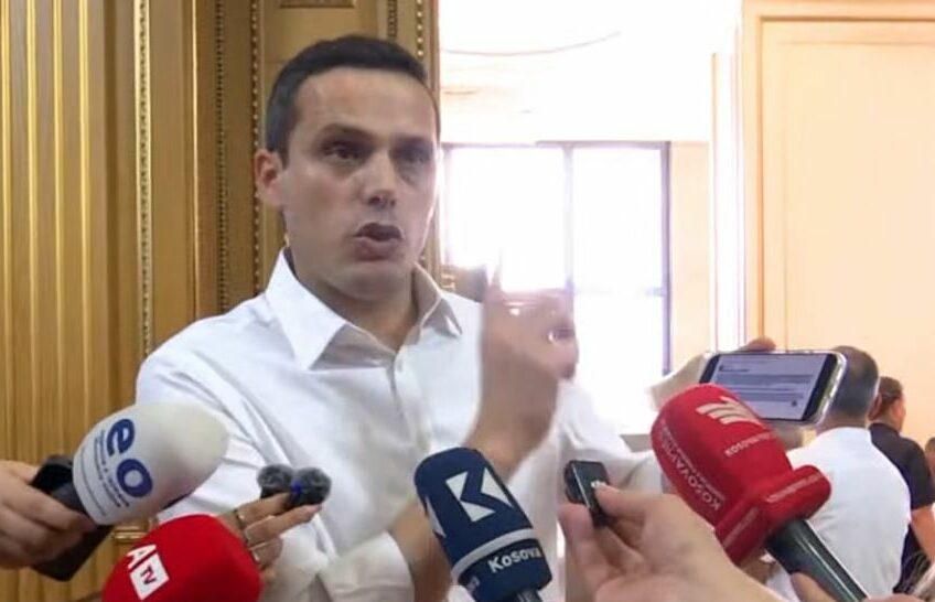 Gruda paralajmëron rrezikun e një regjimi autoritar në Kosovë dhe thërret për protesta