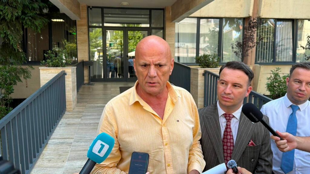 Gani Geci dhe avokati Gent Gjini kanë dorëzuar kallëzim penal në Prokurorinë Speciale ndaj Albin Kurtit dhe personave të tjerë për shkelje të Kushtetutës së Kosovës.