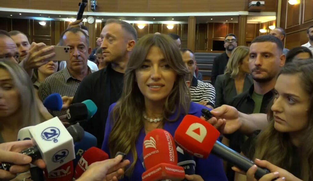 Tensionet në Kuvend rreth thirrjes së seancës dhe vizitës së mërgatës