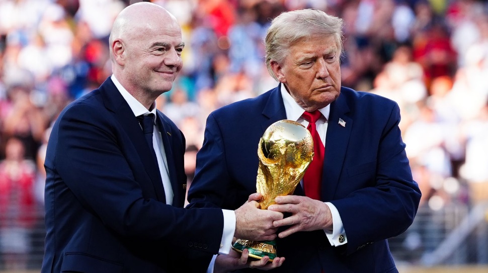 Presidenti Donald Trump ka dalë në mbrojtje të Gianni Infantinos duke e cilësuar shkarkimin e tij si një “gabim të tmerrshëm” që do të dëmtonte rëndë suksesin e Kupës së Botës.