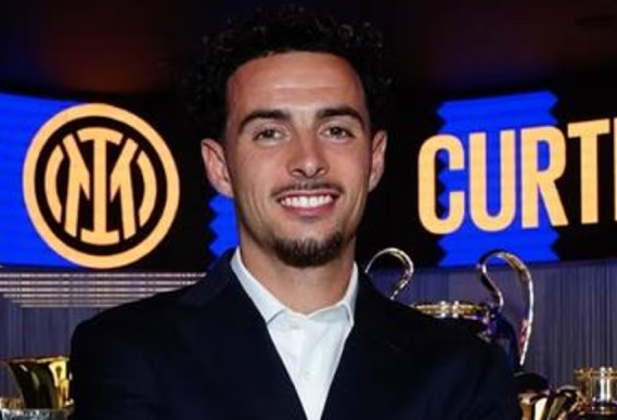 Curtis Jones firmos kontratë me Interin deri në vitin 2031 me një transferim prej rreth 35 milionë euro.