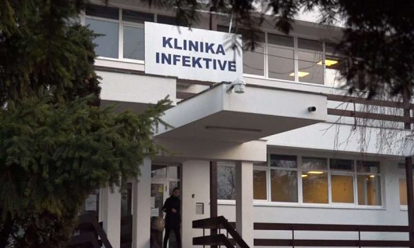 Turistja me malarie në QKUK: sfidat e trajtimit dhe apeli për kujdes në udhëtime