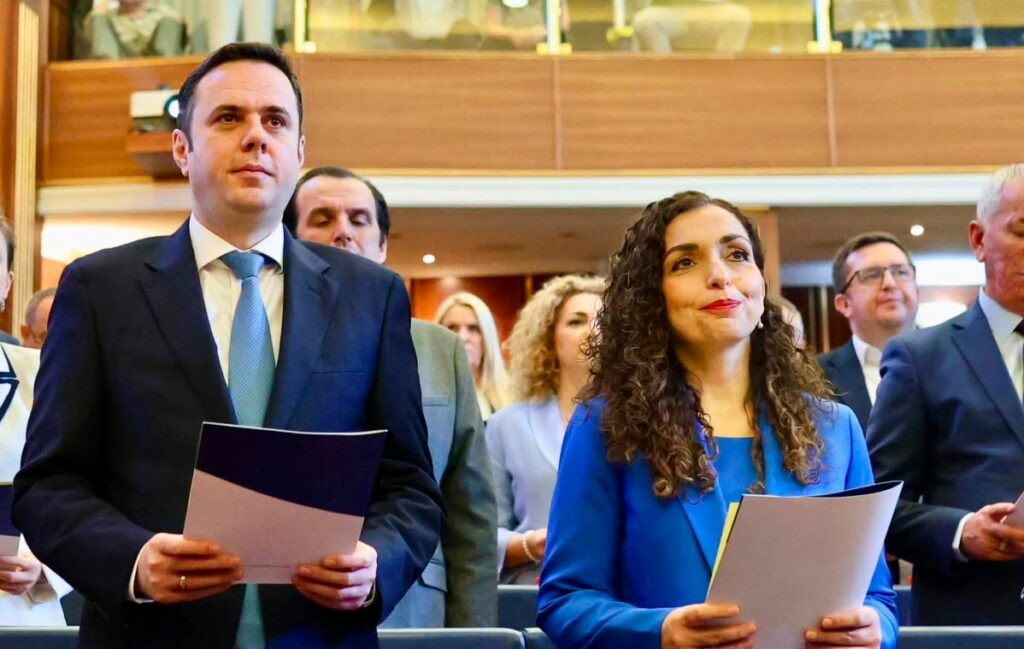 Vjosa Osmani rikthehet në Kuvend me një zotim të ri për shërbim ndaj Kosovës
