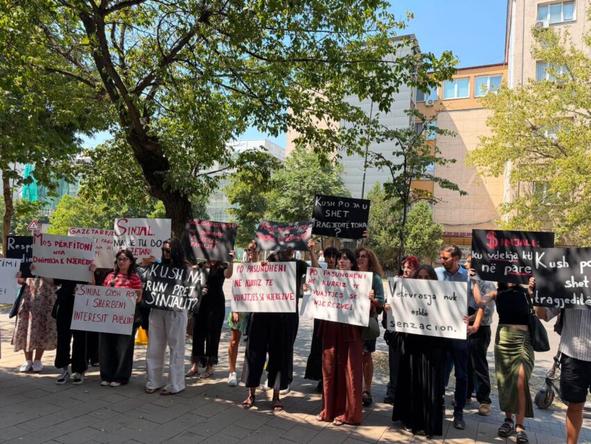 Protesta kundër raportimit të “Sinjalit” për vetëvrasjet: Privatësia në rrezik