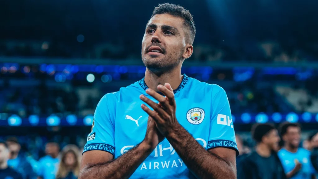 Manchester City në kërkim të zëvendësuesit të Rodrit për mesfushën