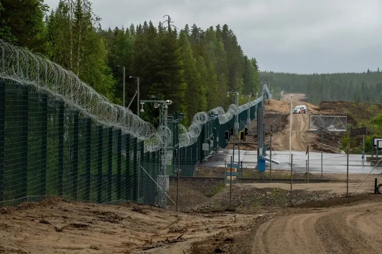 Suedia forcon mbrojtjen ajrore të Finlandës me Gripen dhe anije luftarake