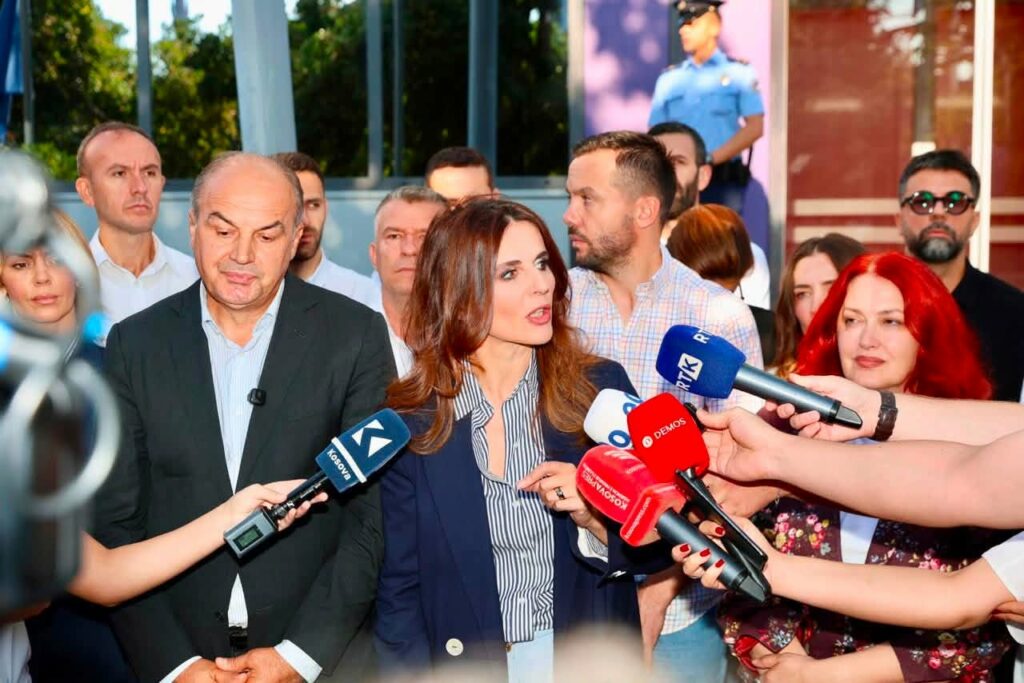 Deputetët e PDK-së sfidojnë Kurtin: Qeveria nuk mund të qeveriset jashtë Kuvendit