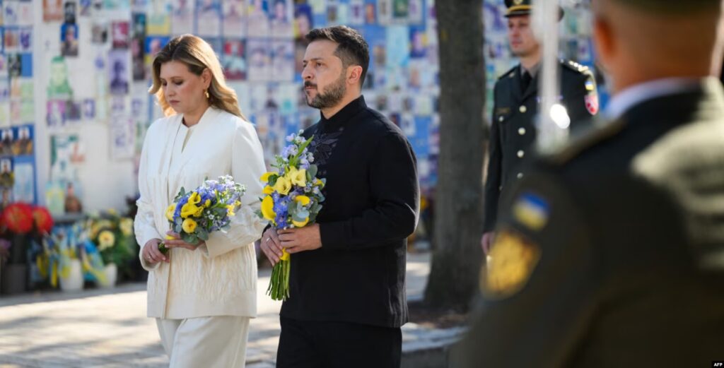 Zelensky sfidon Putinin dhe kërkon presion global në Ditën e Pavarësisë së Ukrainës